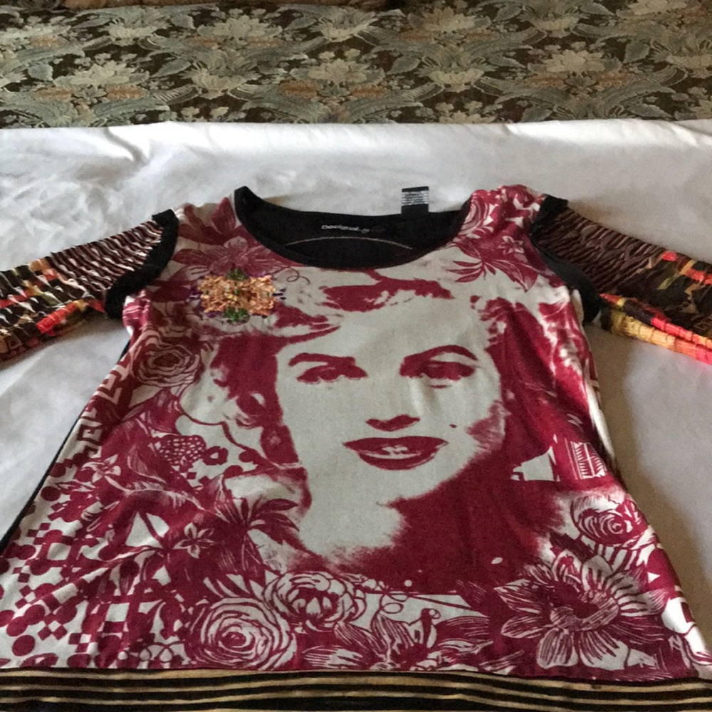 Graphic top